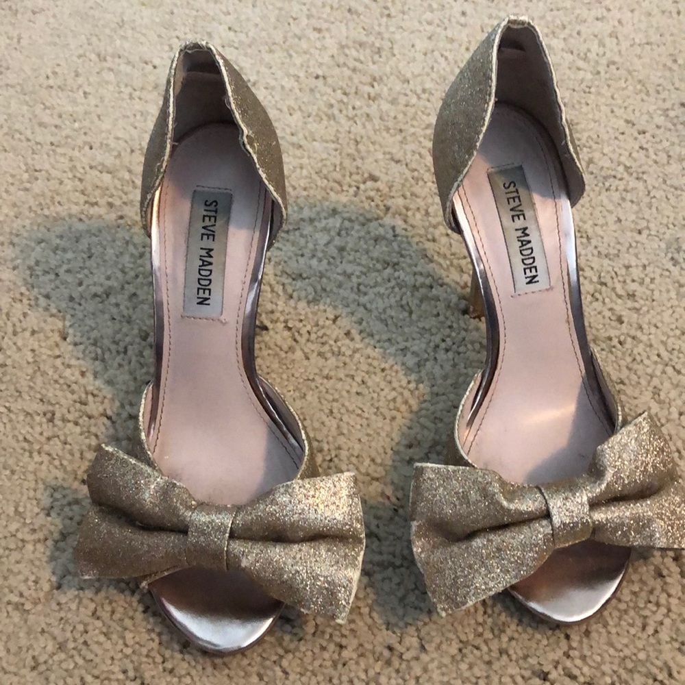 Steve Madden size 6.5 gold glitter bow heels